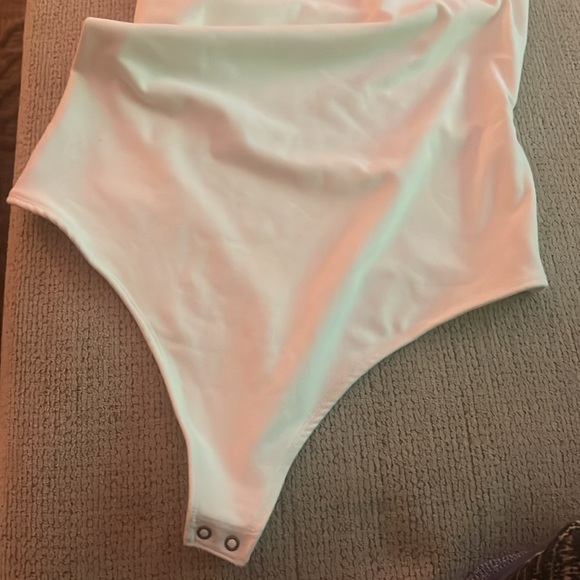 Abercrombie & Fitch Size Small, White Halter Bodysuit - Picture 3 of 4